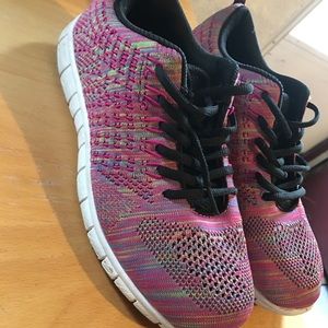 Women’s 8 Comfort-View Shoes